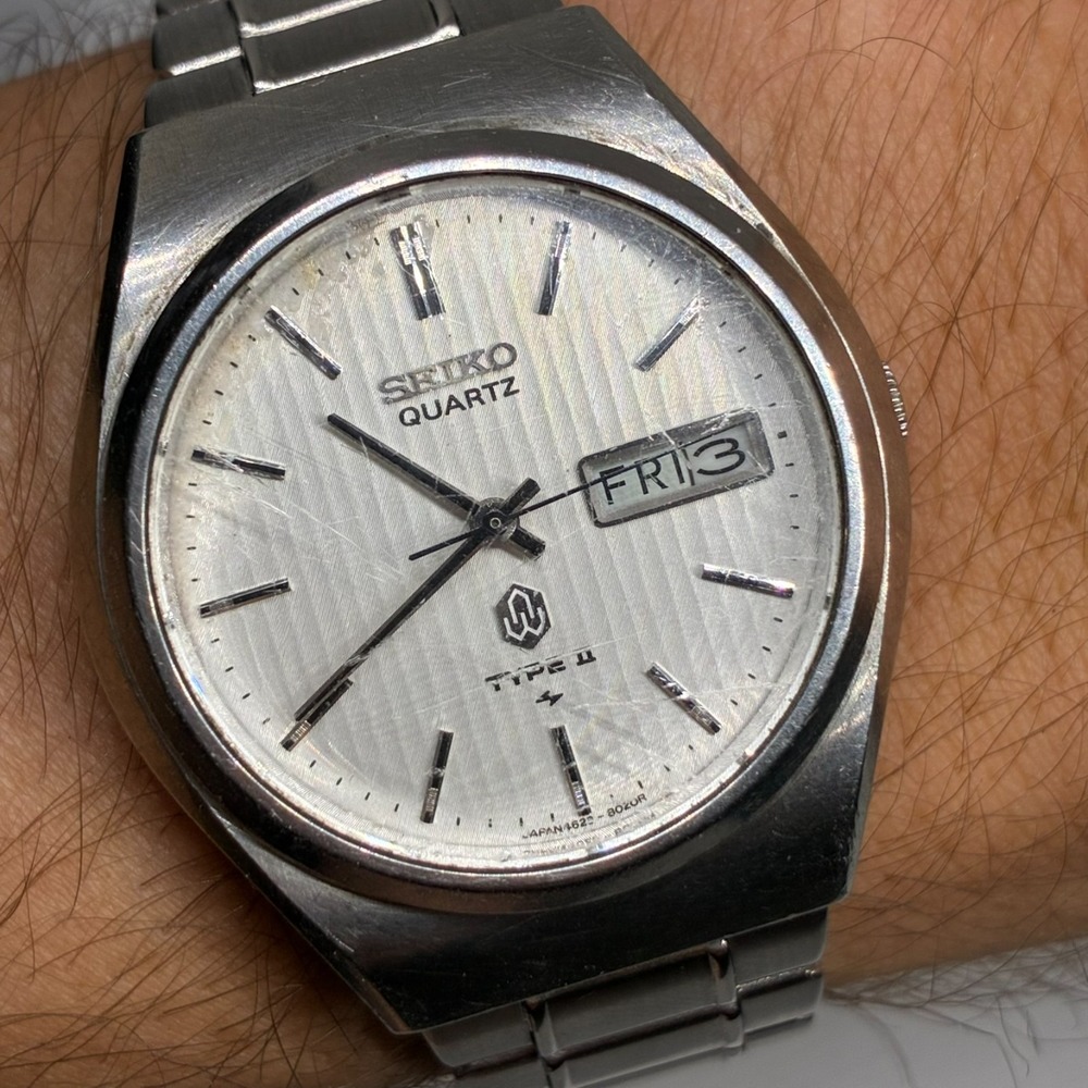 VTG Seiko Type II 4623-8010 Quartz Men Watch Silver Tone Pinstripe Dial Day Date